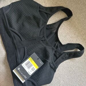 Nike Black Sports Bra with Moisture-Wicking Fabric and Racerback Design